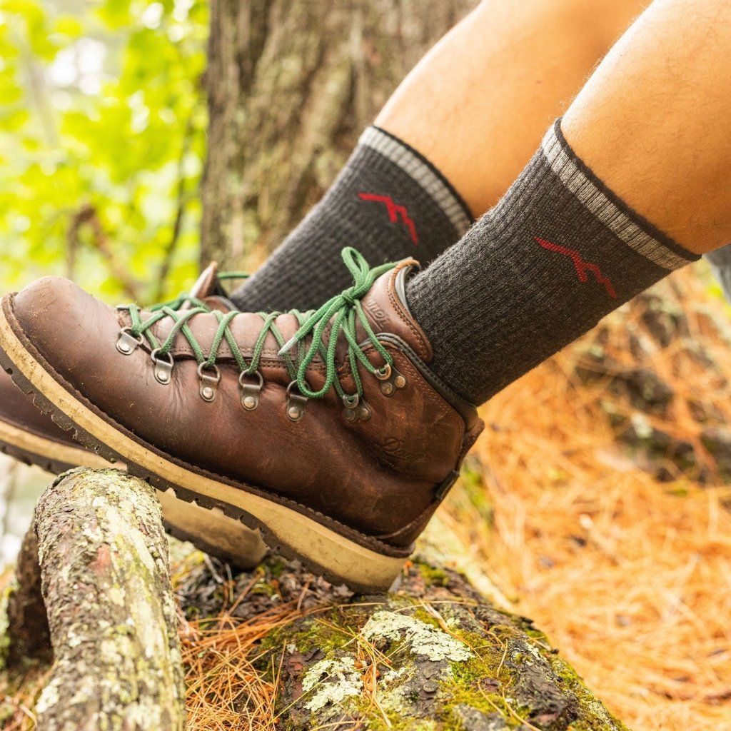 Darn Tough 1403 Men&#39;s Hiker Boot Midweight Hiking Sock - Charcoal - Hill and Dale Outdoors