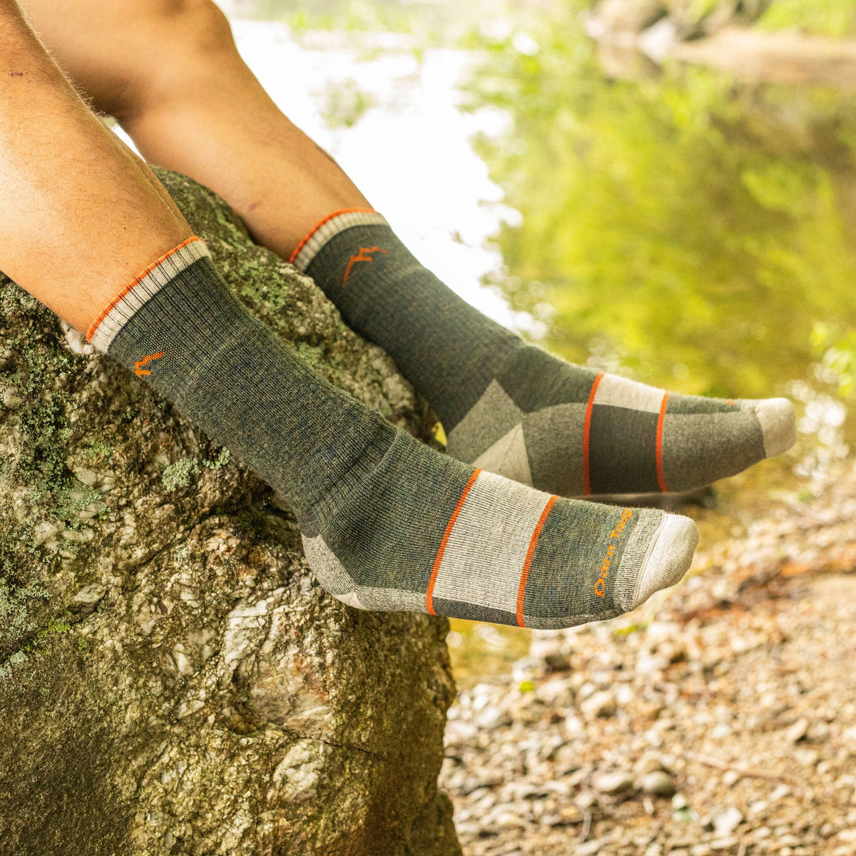 Darn Tough 1405 Men&#39;s Hiker Boot Full Cushion Midweight Hiking Sock - Olive