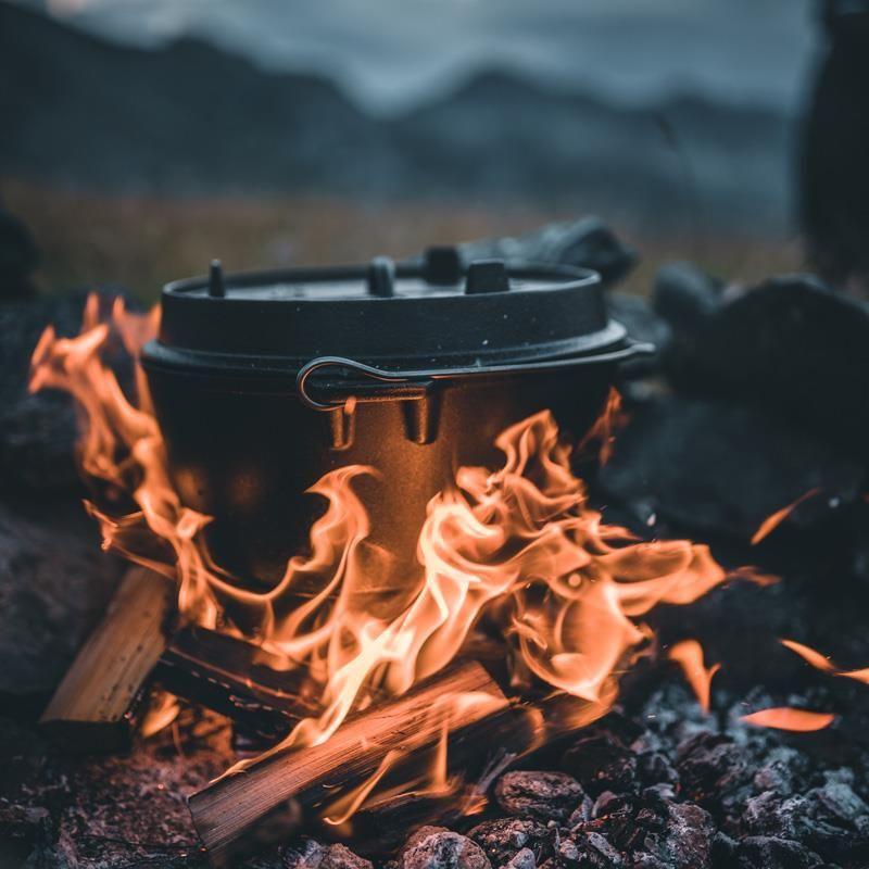 Petromax 7.5L FT9 Cast Iron Dutch Oven with Legs - Hill and Dale Outdoors