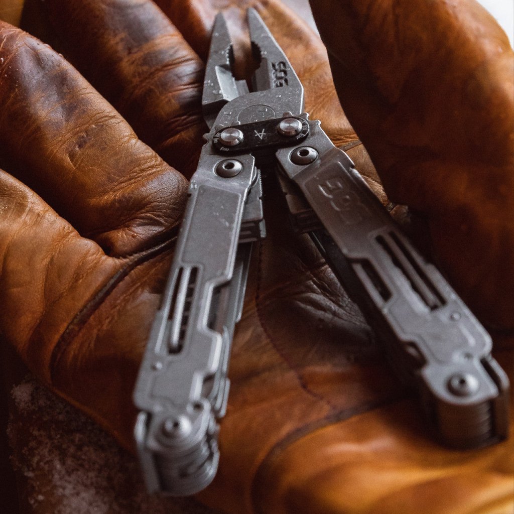SOG Power Access Deluxe Multi - Tool - Hill and Dale Outdoors